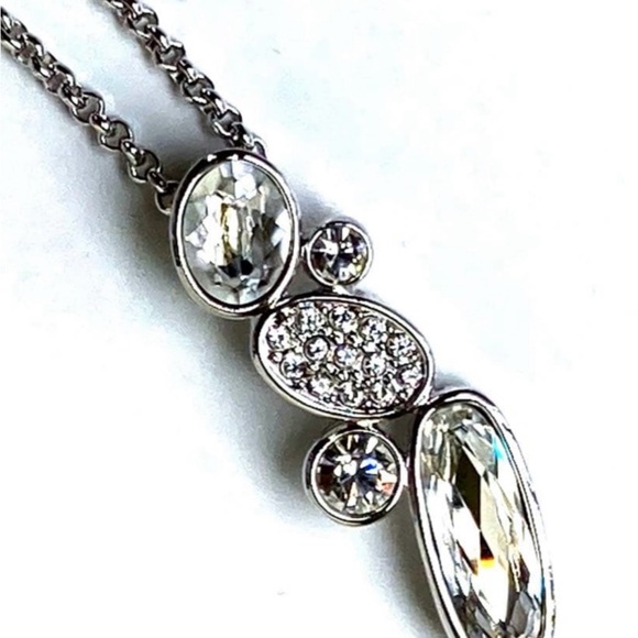 Swarovski Irregular Crystal Pendant Necklace Rhodium Plated Adjustable Chain - Picture 2 of 3